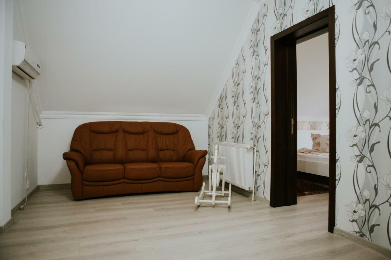 Hotel-Restaurant Milenium Salonta Екстериор снимка