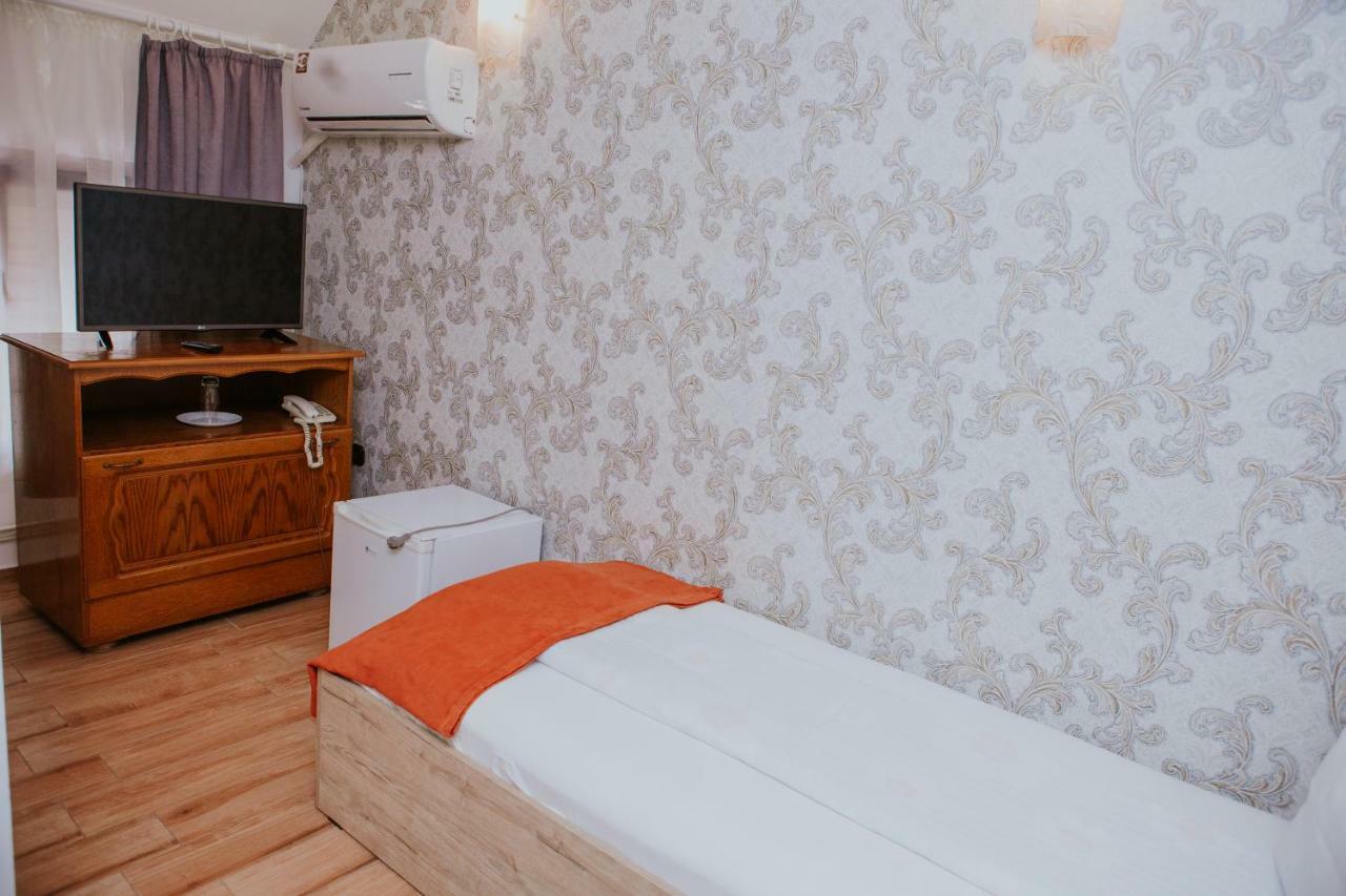 Hotel-Restaurant Milenium Salonta Екстериор снимка