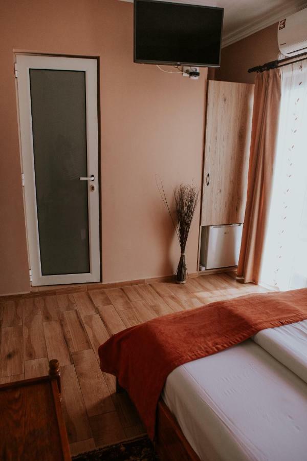 Hotel-Restaurant Milenium Salonta Екстериор снимка
