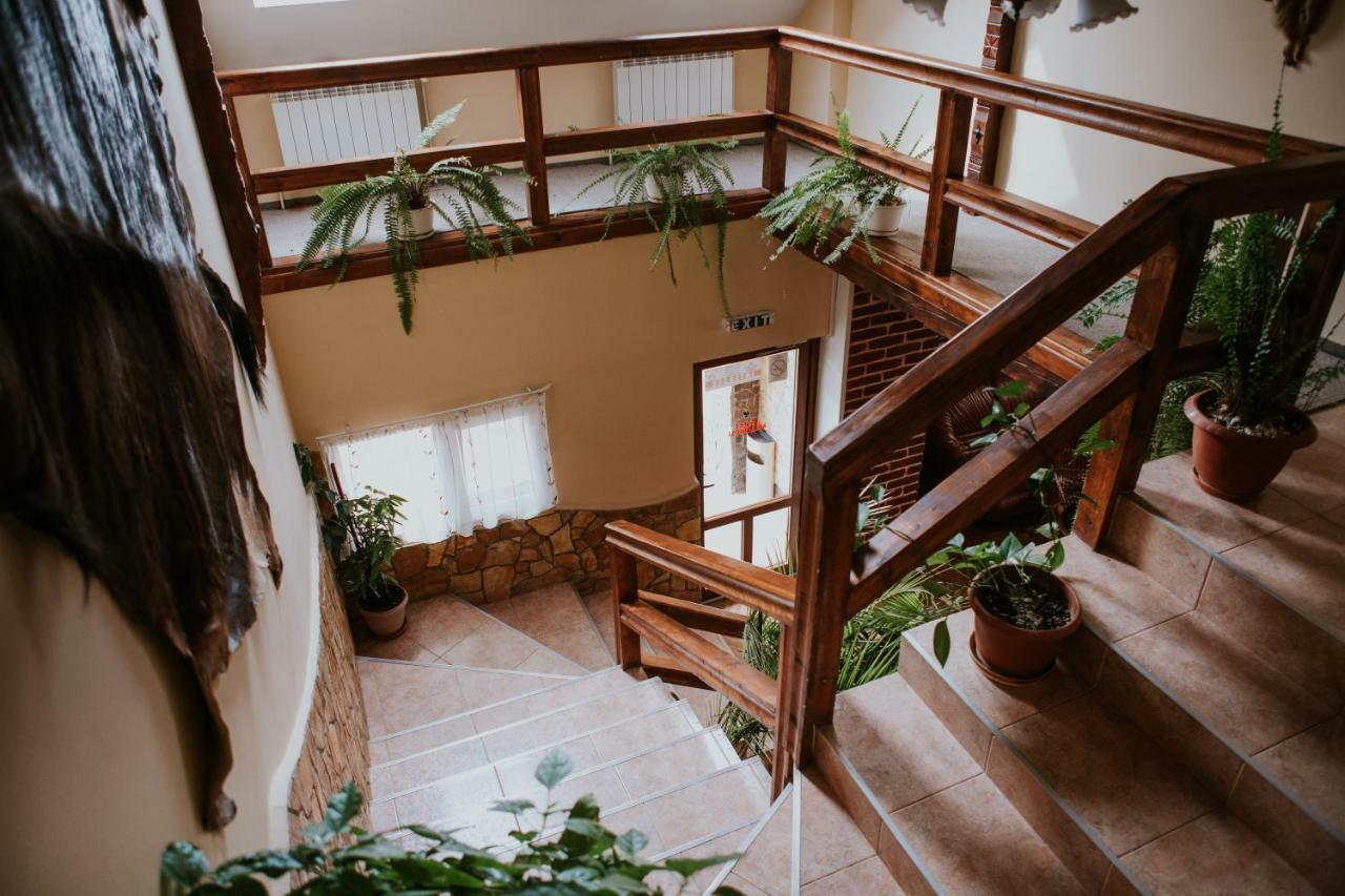 Hotel-Restaurant Milenium Salonta Екстериор снимка