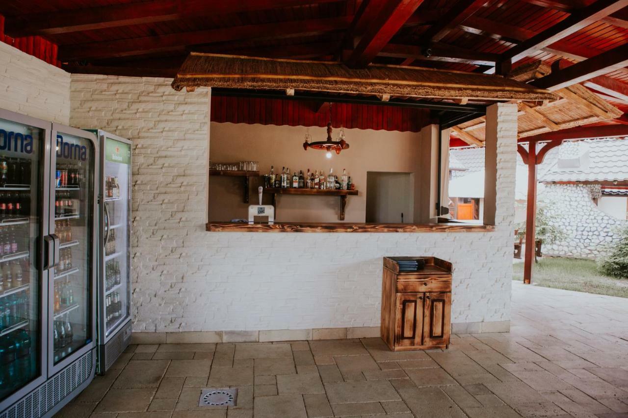 Hotel-Restaurant Milenium Salonta Екстериор снимка