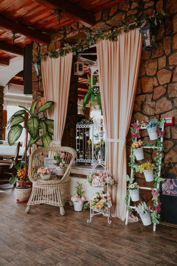 Hotel-Restaurant Milenium Salonta Екстериор снимка