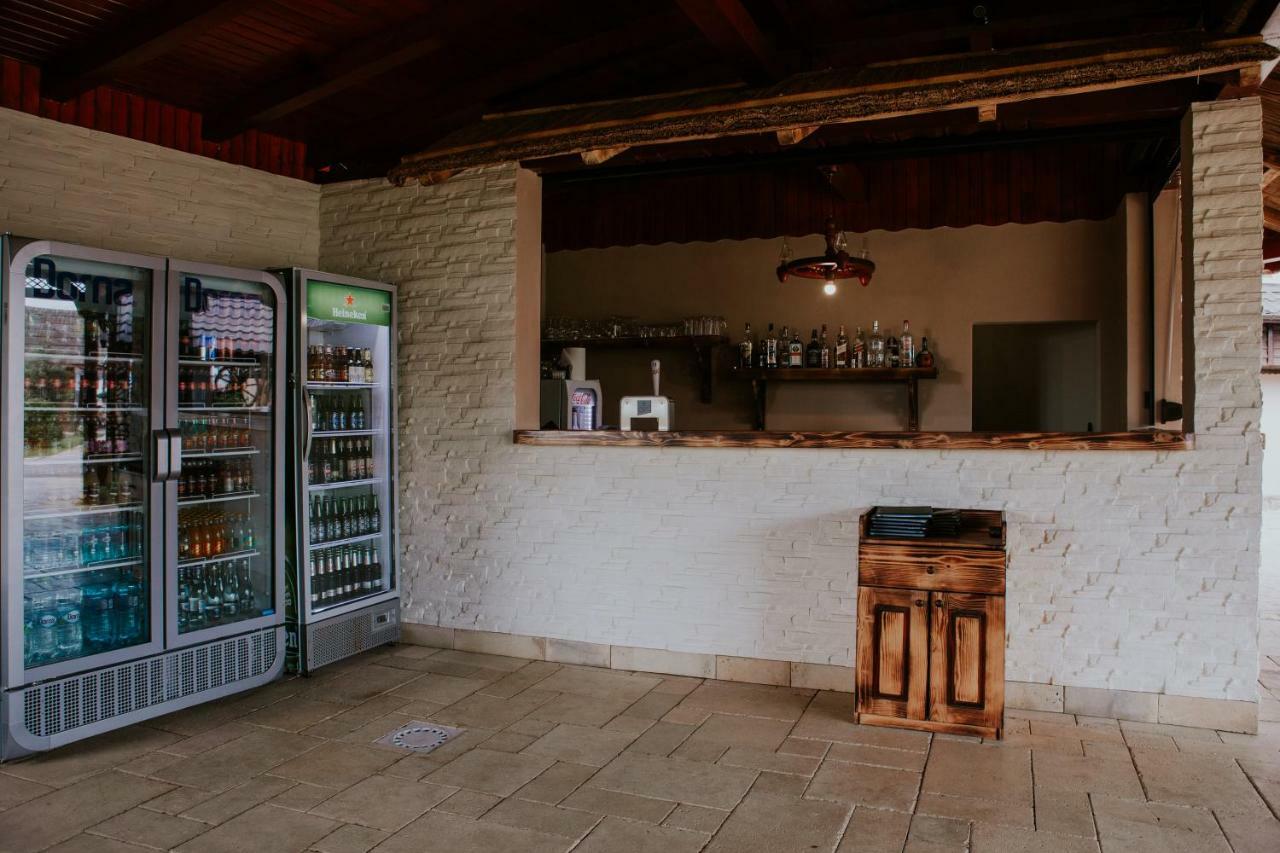 Hotel-Restaurant Milenium Salonta Екстериор снимка