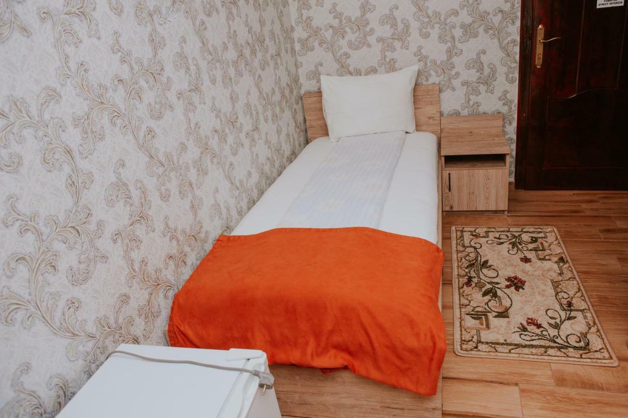 Hotel-Restaurant Milenium Salonta Екстериор снимка