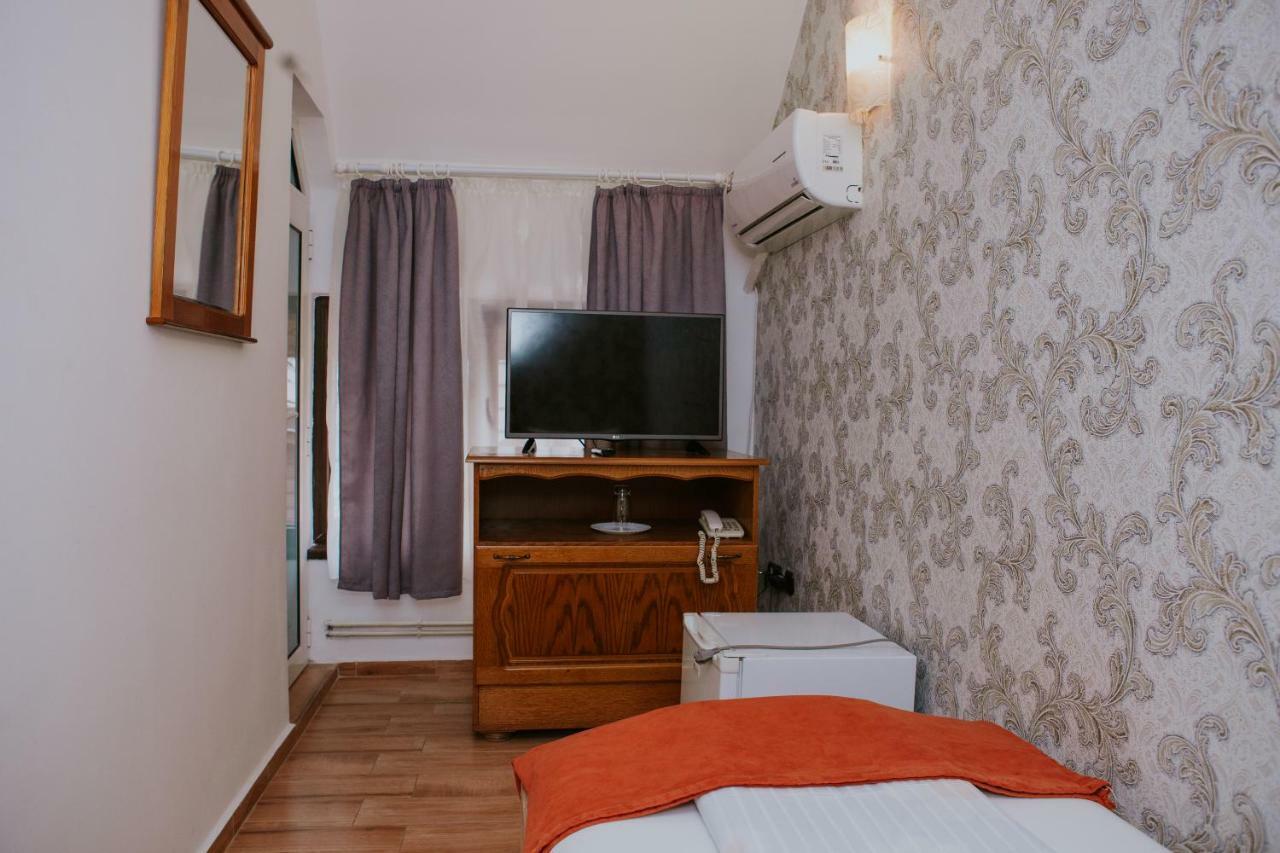 Hotel-Restaurant Milenium Salonta Екстериор снимка