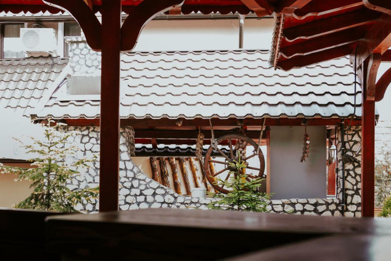 Hotel-Restaurant Milenium Salonta Екстериор снимка