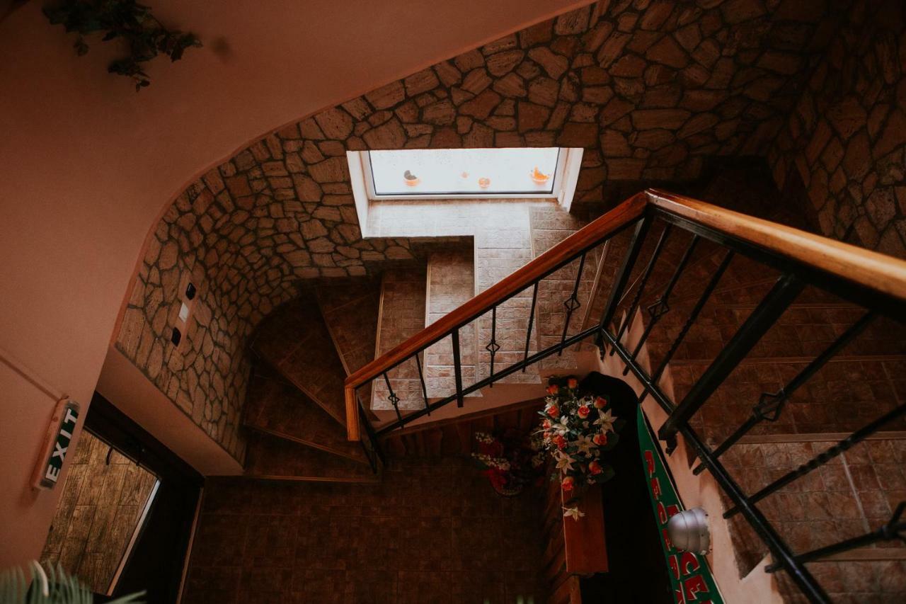 Hotel-Restaurant Milenium Salonta Екстериор снимка